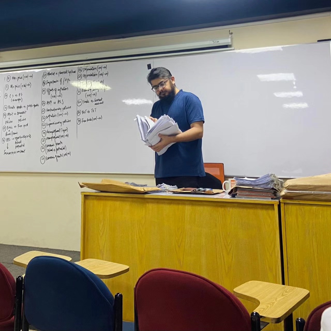 Economics students with Sir Zarak Mushtaq