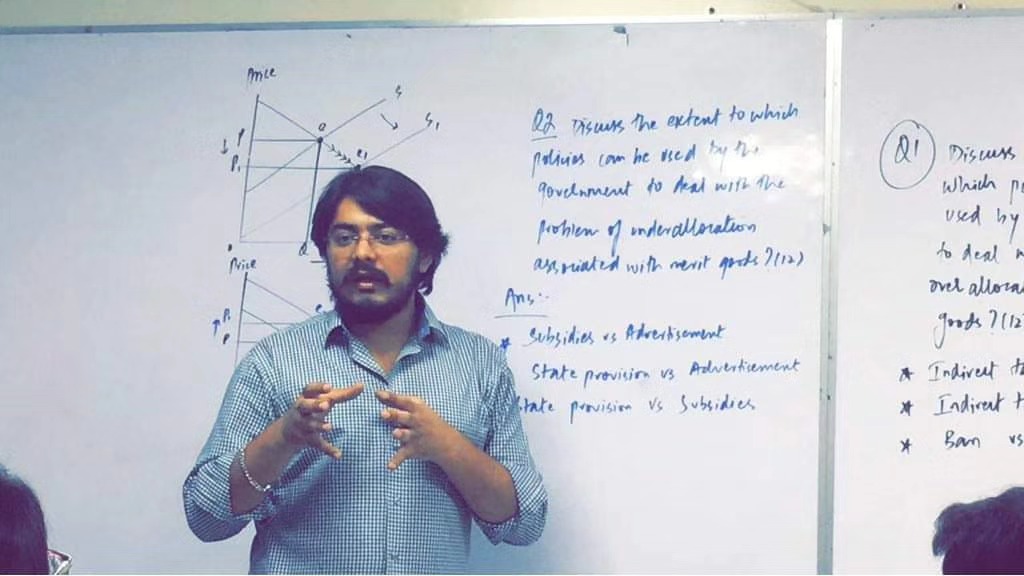 Economics students with Sir Zarak Mushtaq